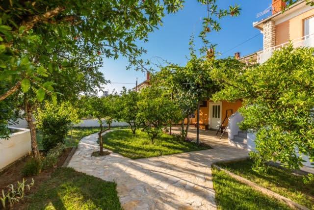 Apartments Elizabeth Биоград-на-Мору Экстерьер фото
